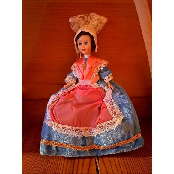 VTG FRANCE SOUVENIR LAURETTE DOLL - Picture 1 of 3